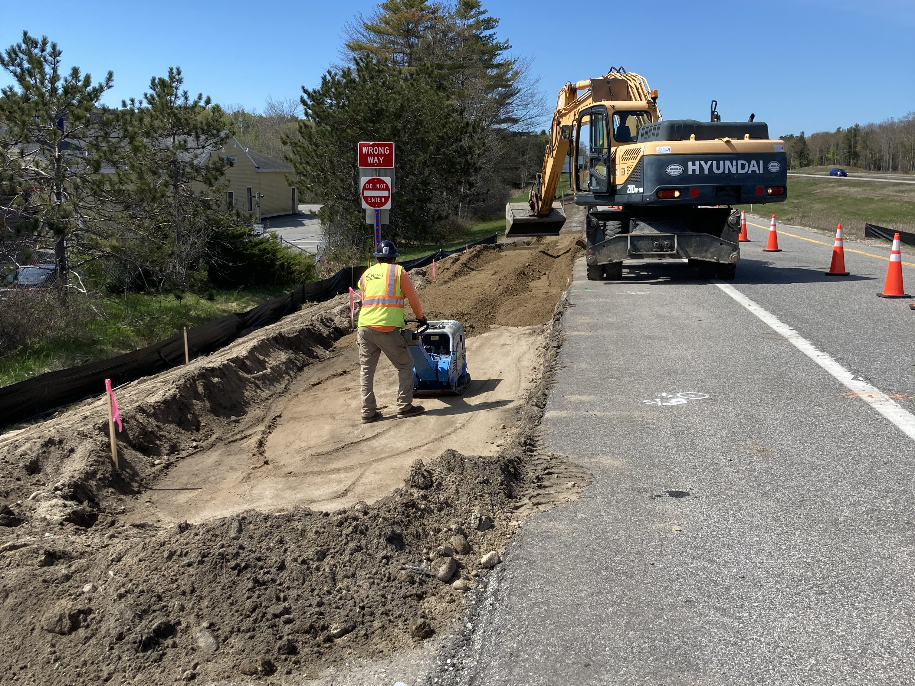 Workers use machines large and small to help expand the northbound off-ramp during contstruction.